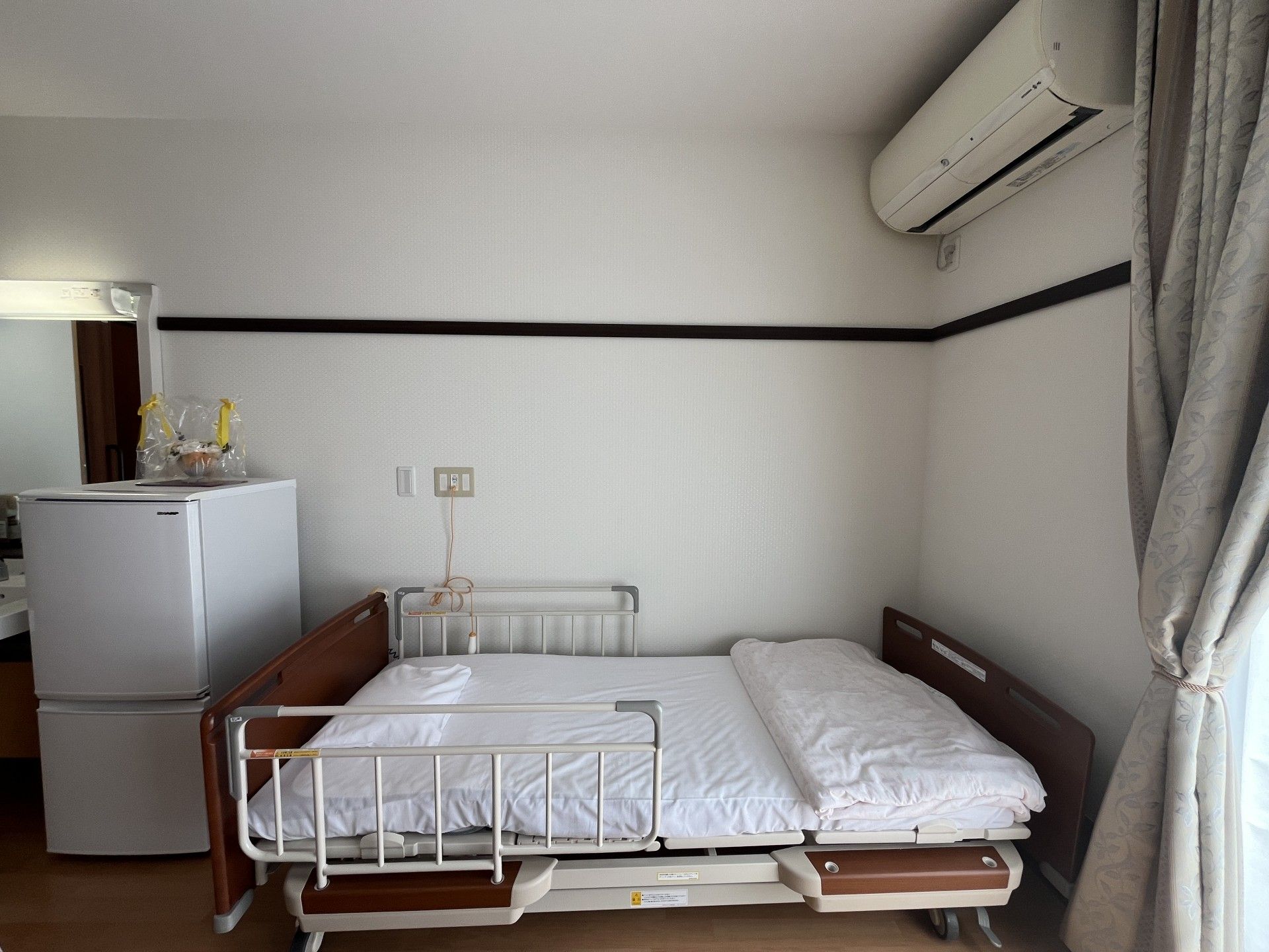 快適なベッドのある部屋