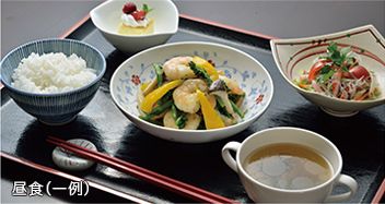 海老と野菜や茸の炒め物と、デザートが付いたメニュー