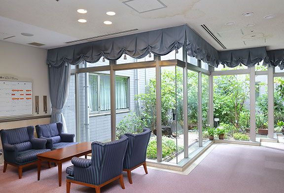 緑が見えるくつろぎの空間