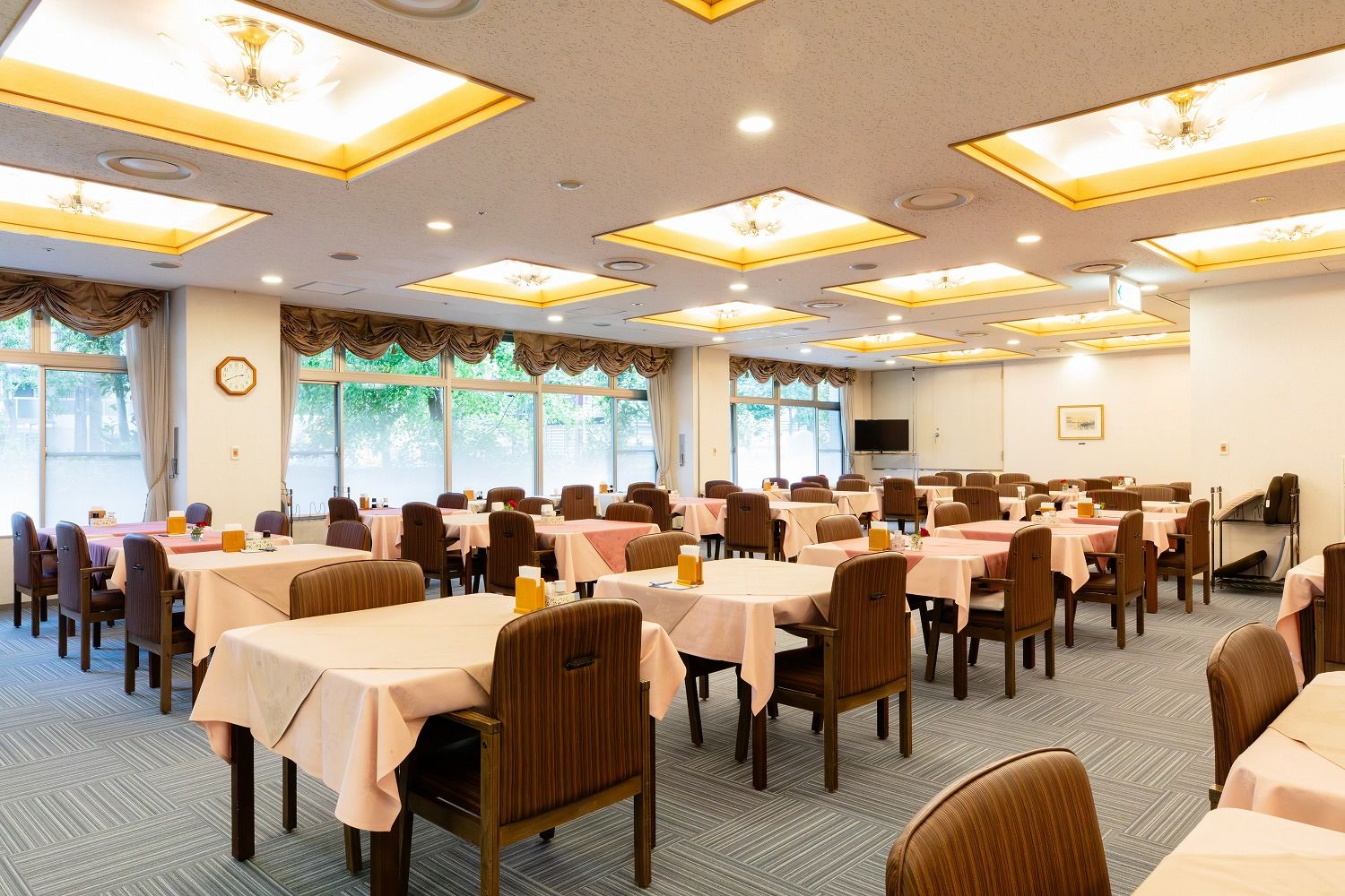 広々とした食堂