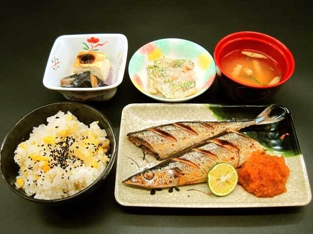 栗ごはんとさんまの塩焼きのセット