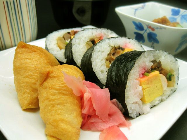 いなり寿司と太巻き寿司