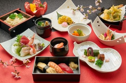 天ぷらと握り寿司に刺身の盛り合わせが付いたメニュー