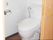 緊急コール付きのトイレの様子。居室内に取り付けてあるトイレの写真