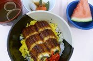 うな丼と小鉢が付いたセット