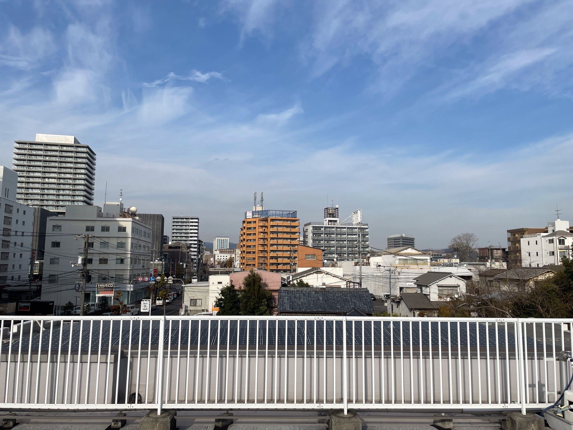 街並みと青空の風景