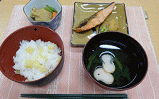 和食の献立が並んだ食卓