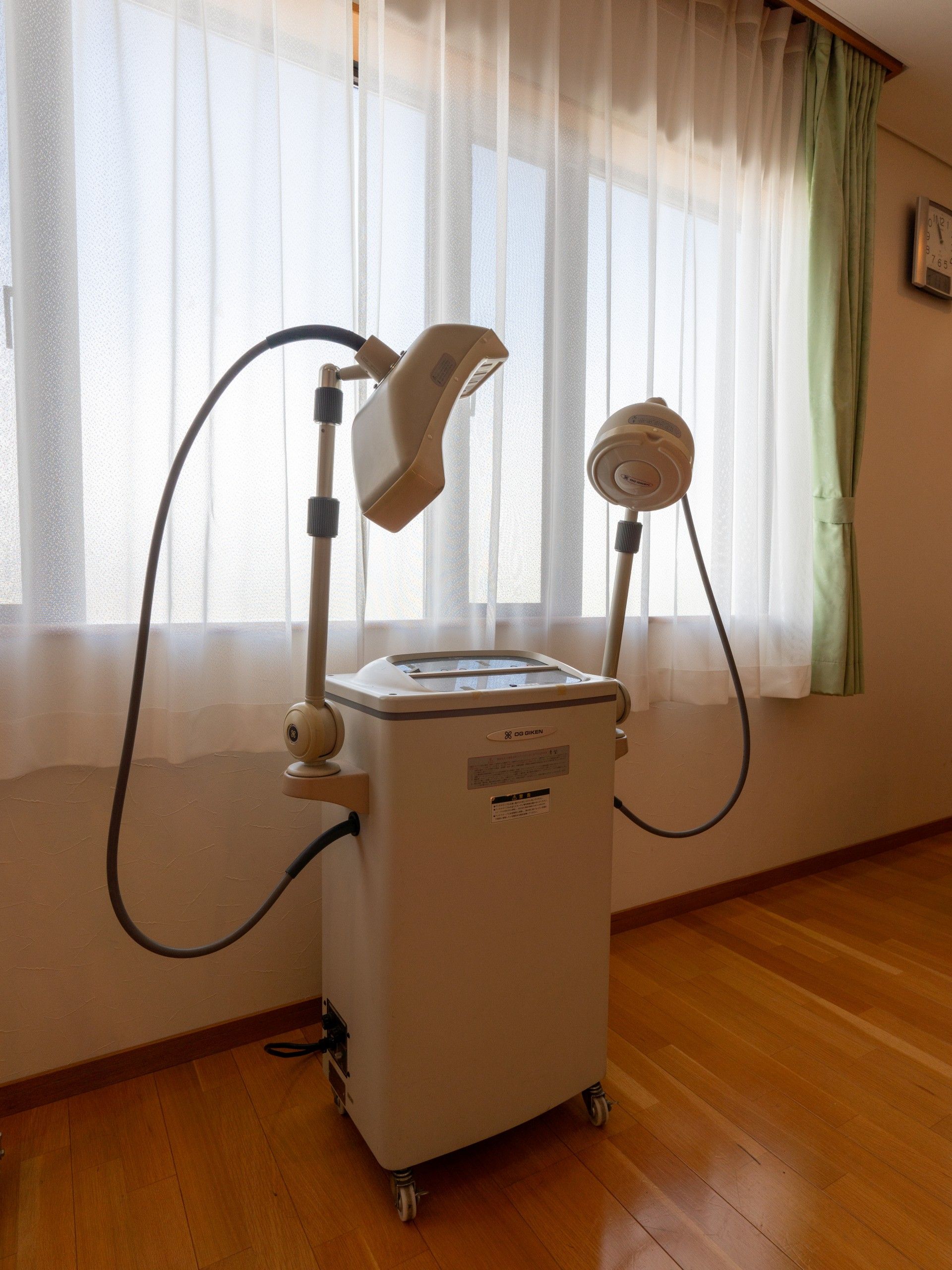 ケア用機器と窓辺