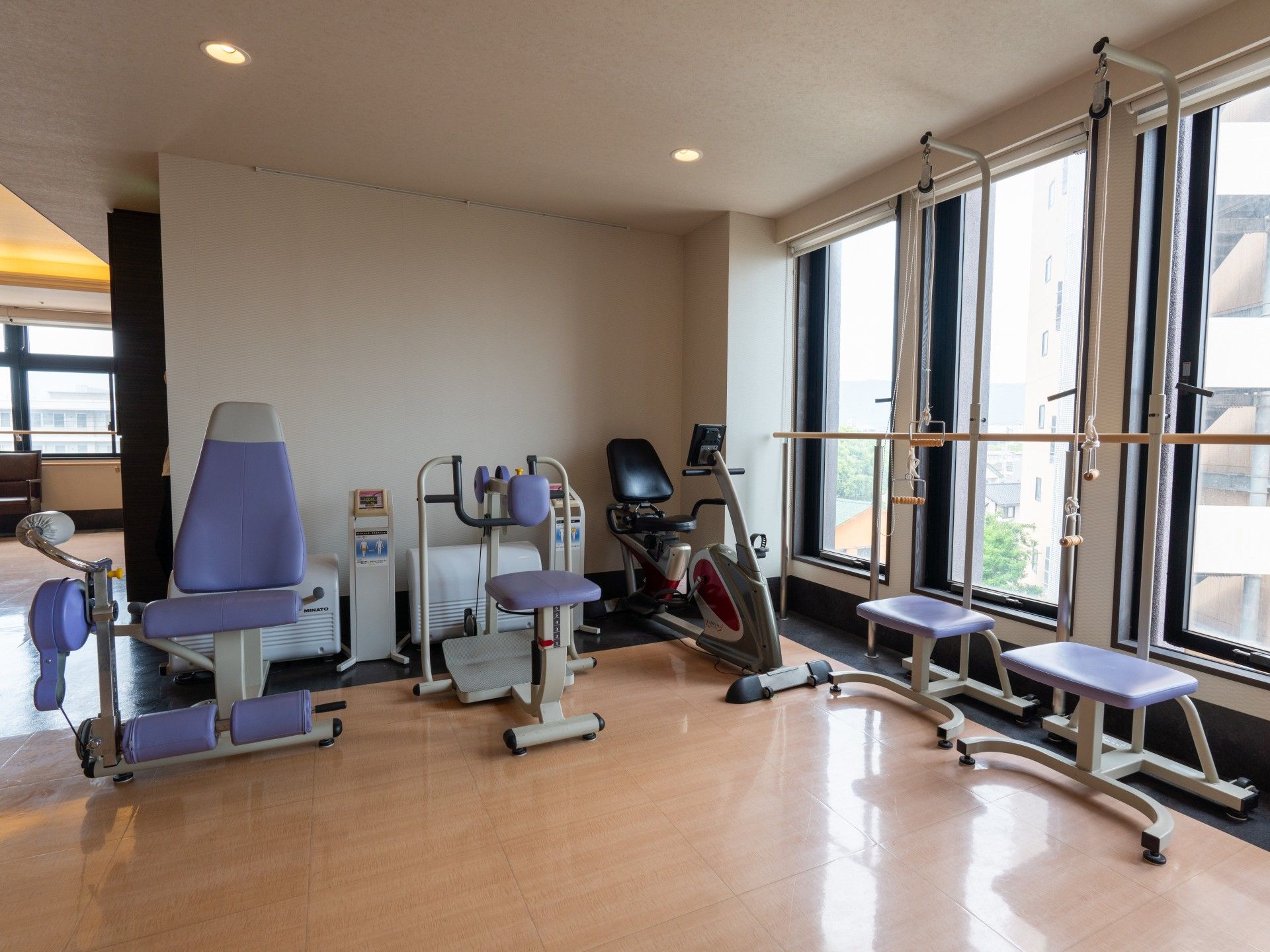 リハビリ設備の整った部屋