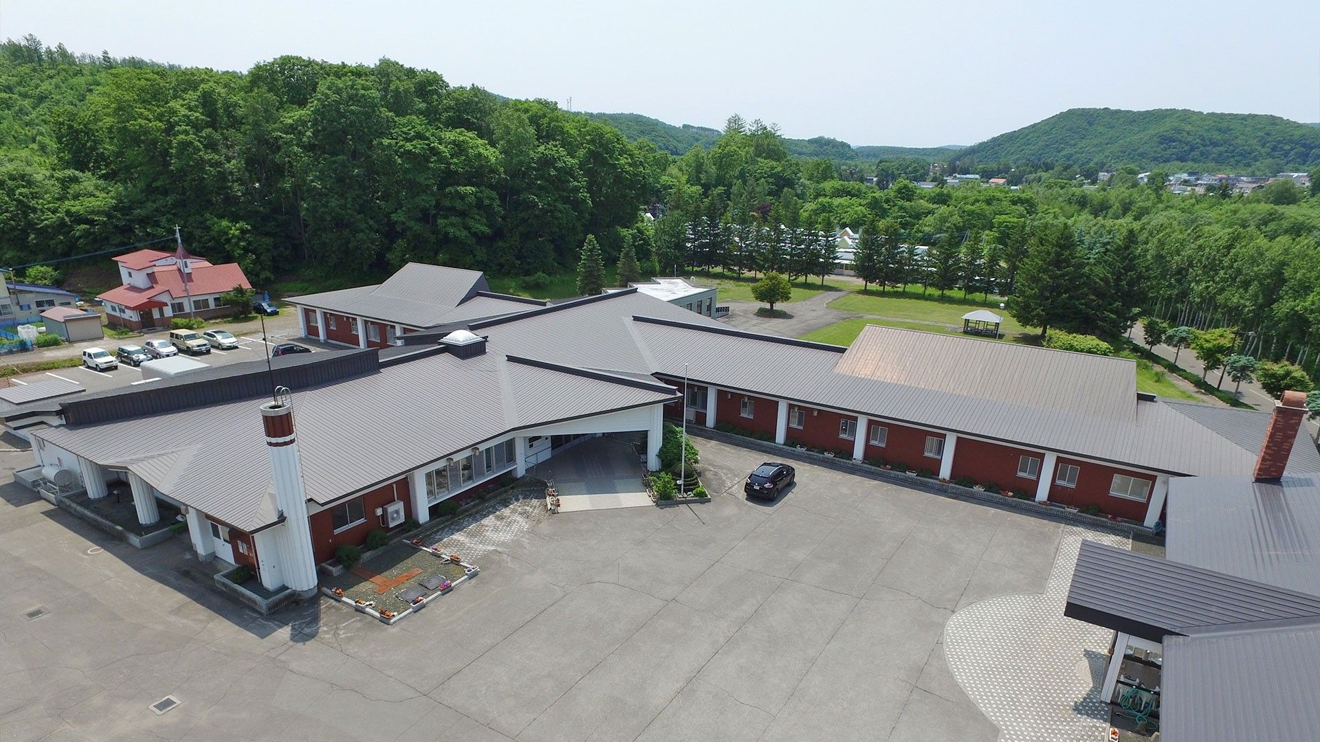 ゆったりとした施設全景