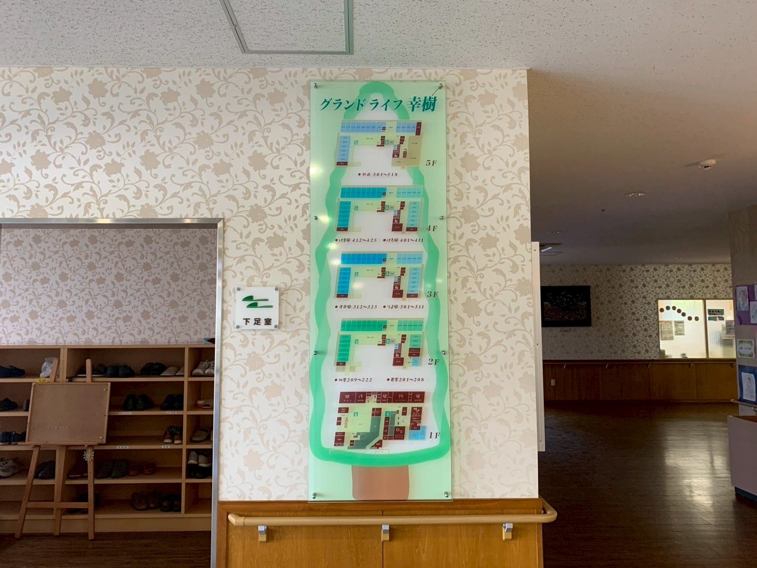 案内図のある廊下