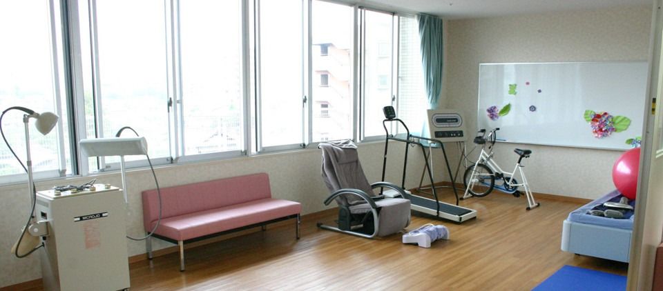 運動器具が並ぶ部屋