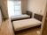 二つのベッドが並ぶ部屋