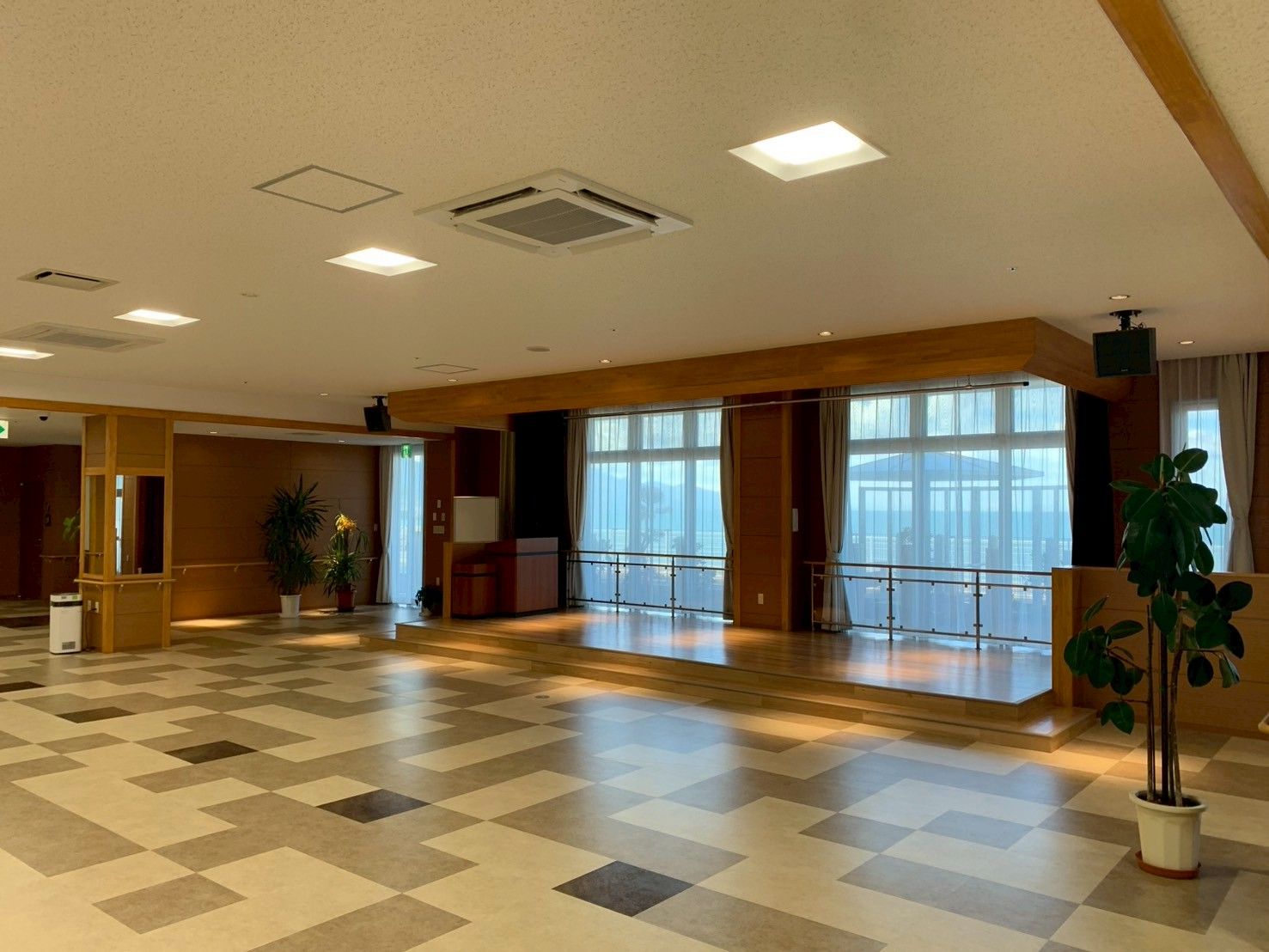 広いホールの様子