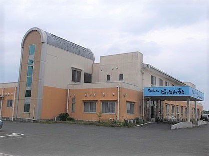 ゆったりとした建物の外観