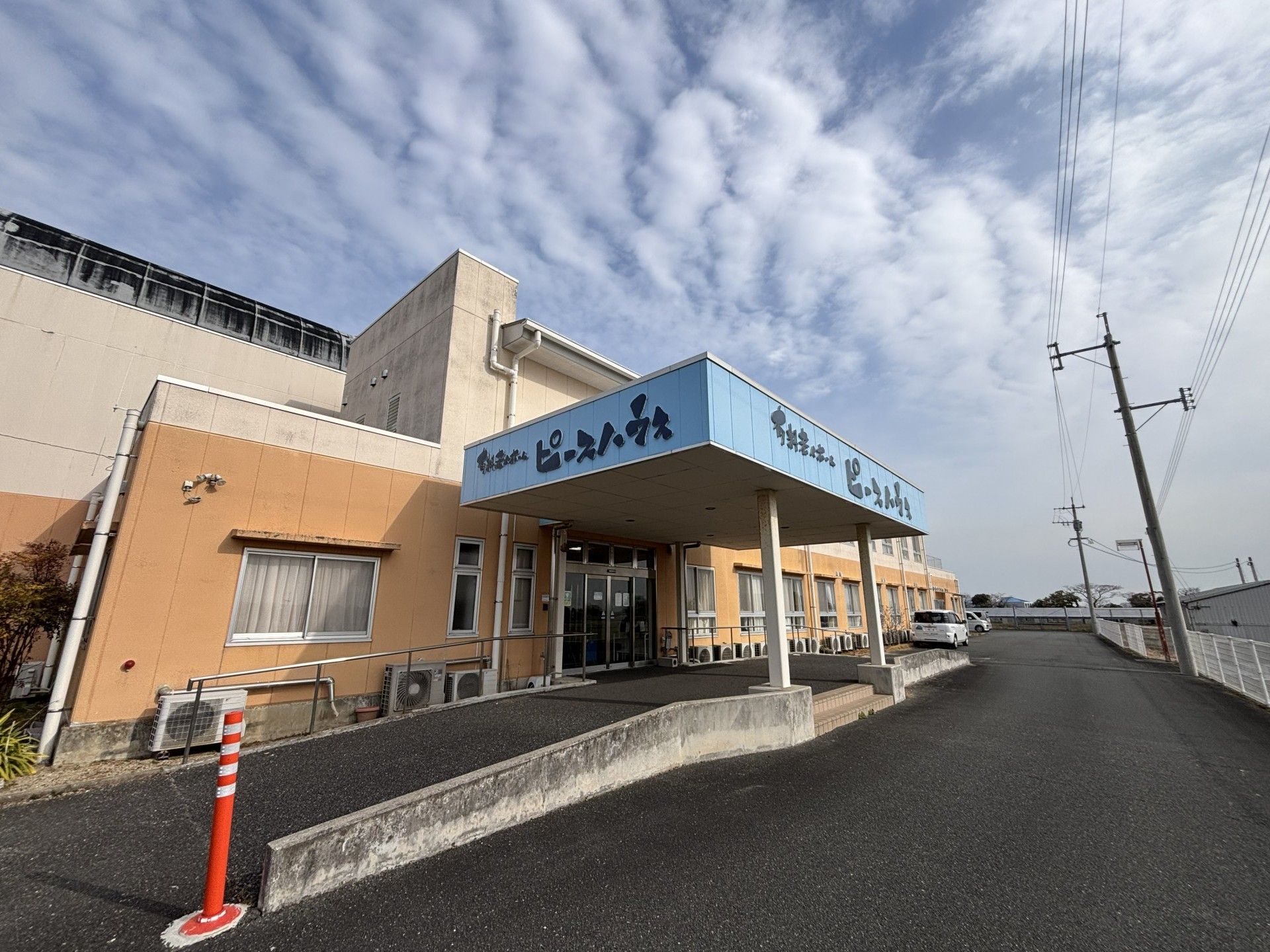 建物の正面玄関