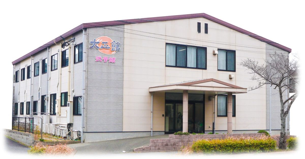 落ち着いた外観の建物