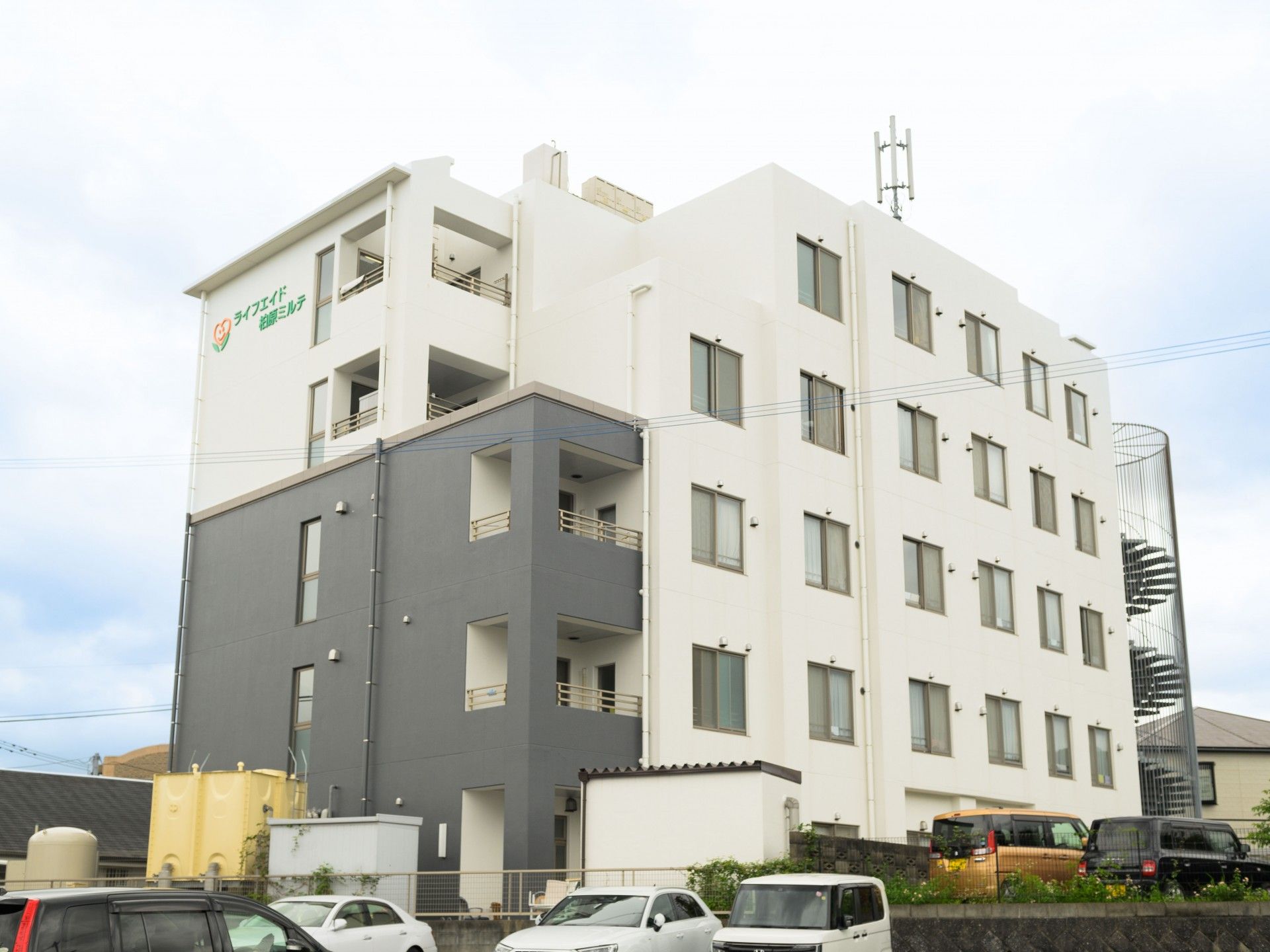 多階層の建物外観