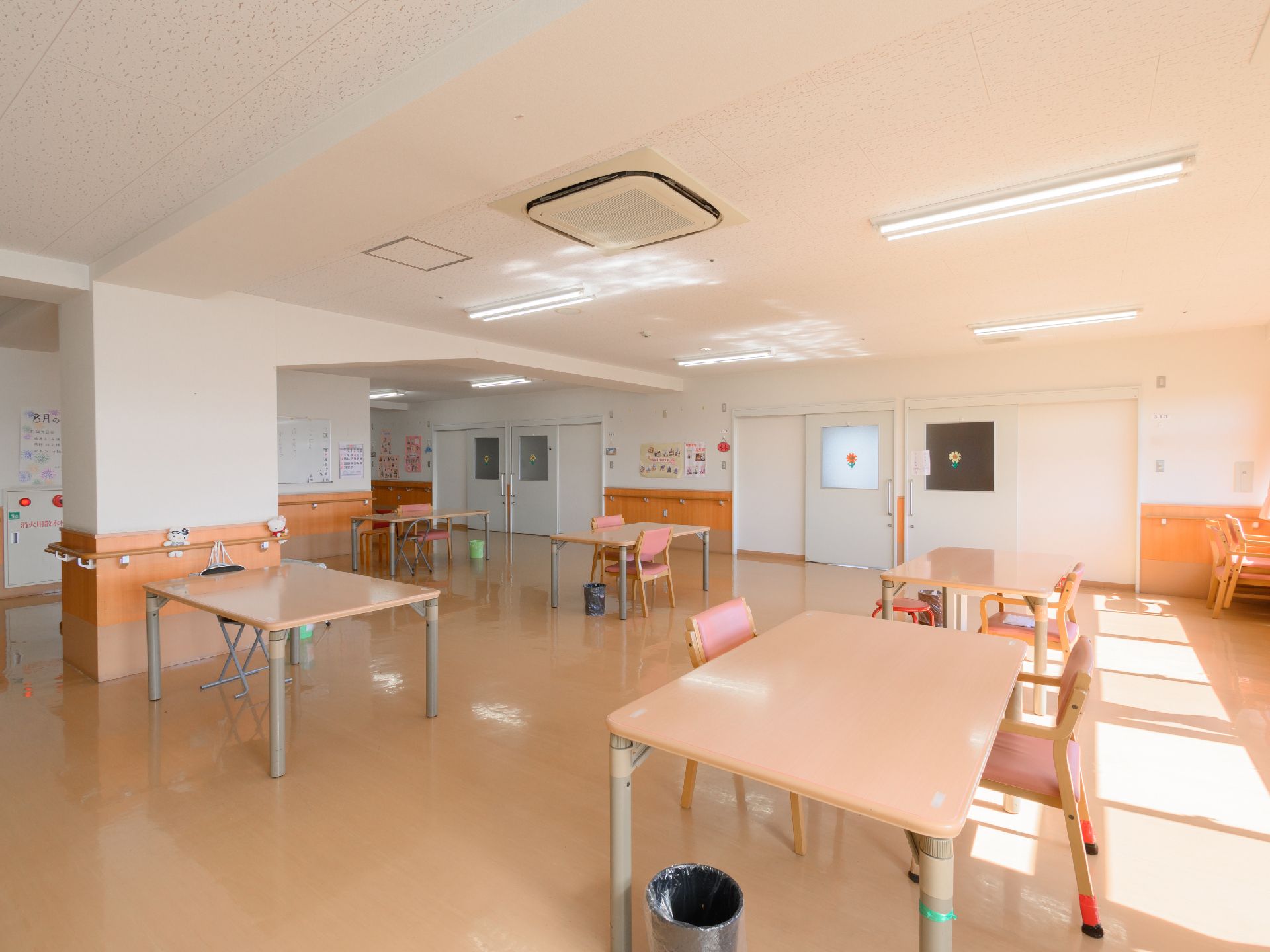 複数の入居者さまが同時に通っていただけるような、広い共有スペース