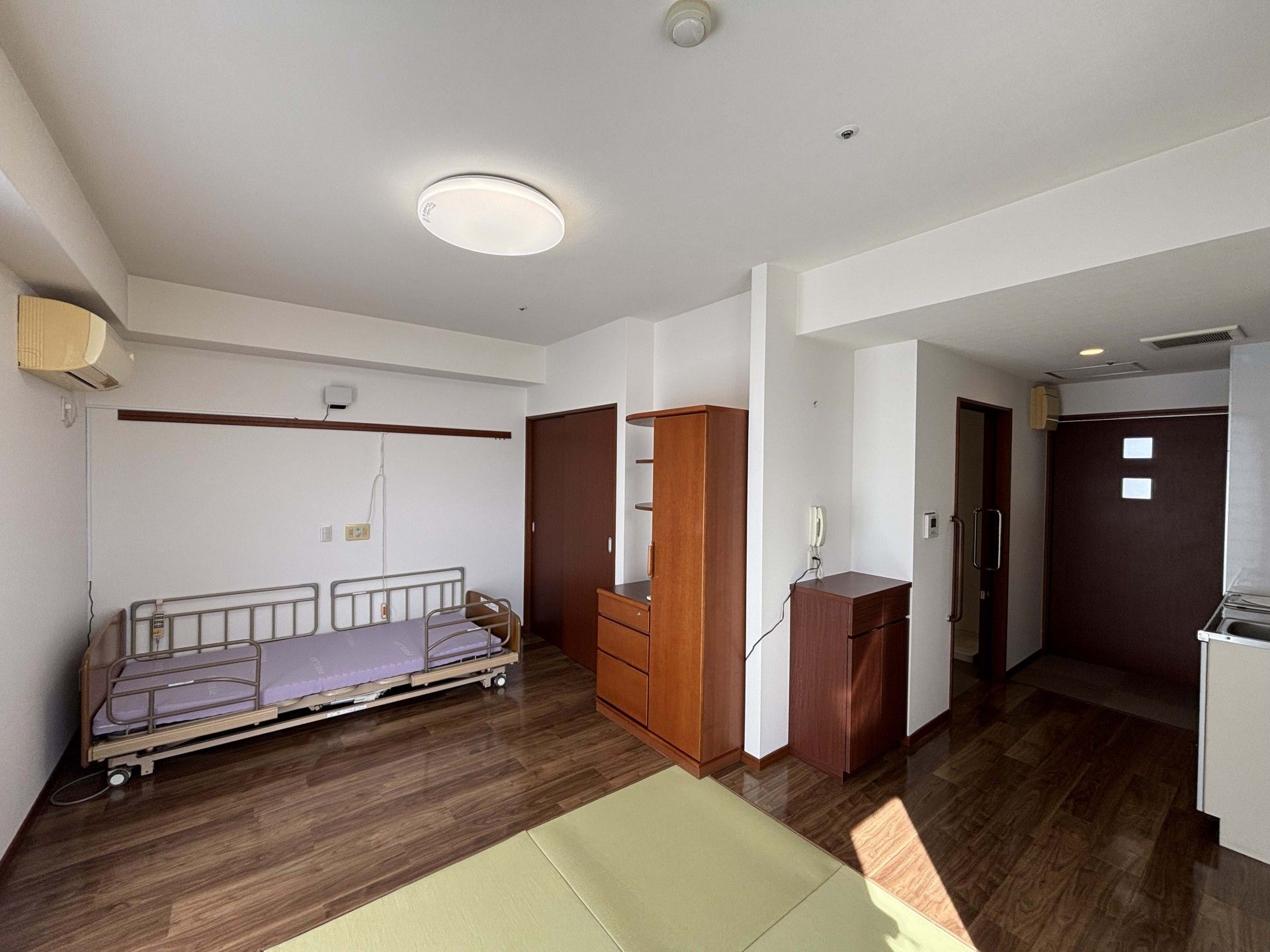 落ち着いた雰囲気の居室