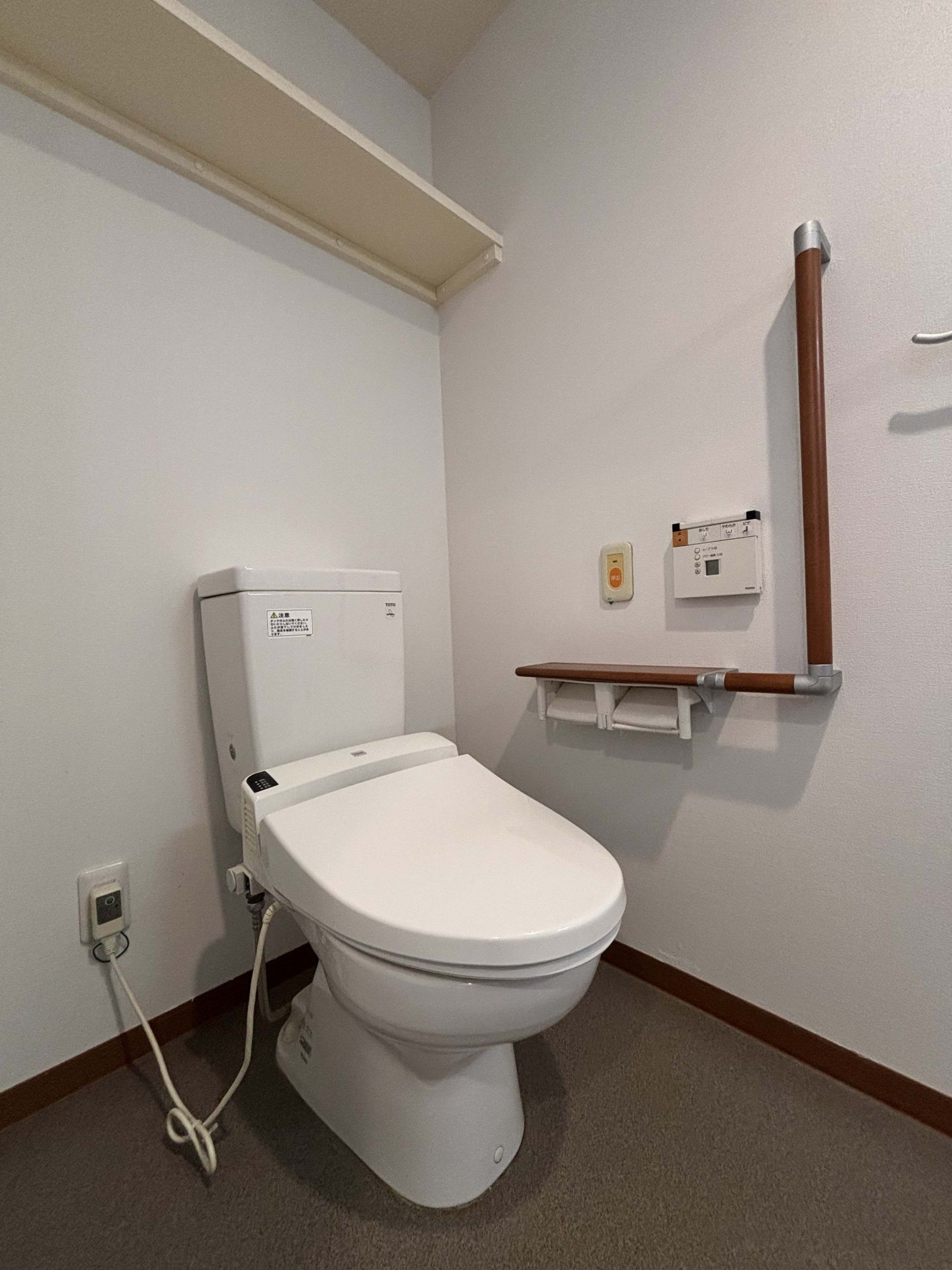 手すり付きのトイレ
