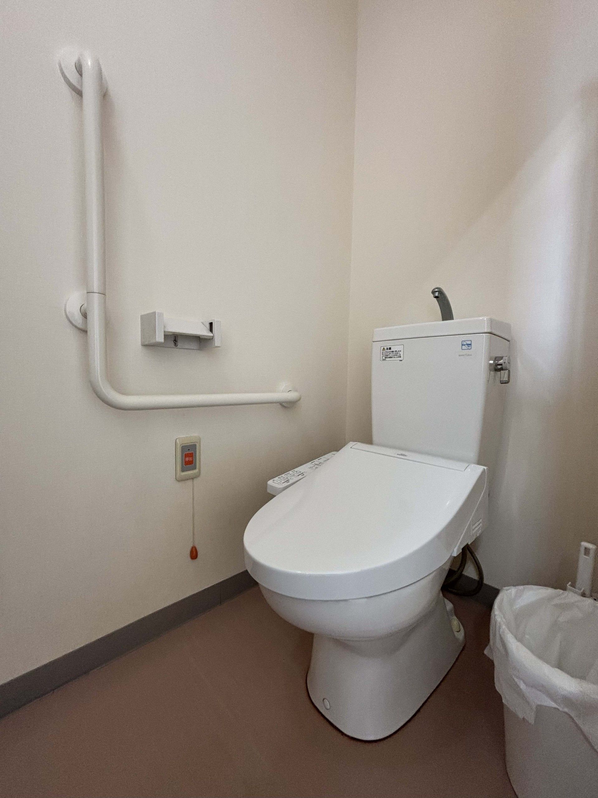 安全な設備のトイレ