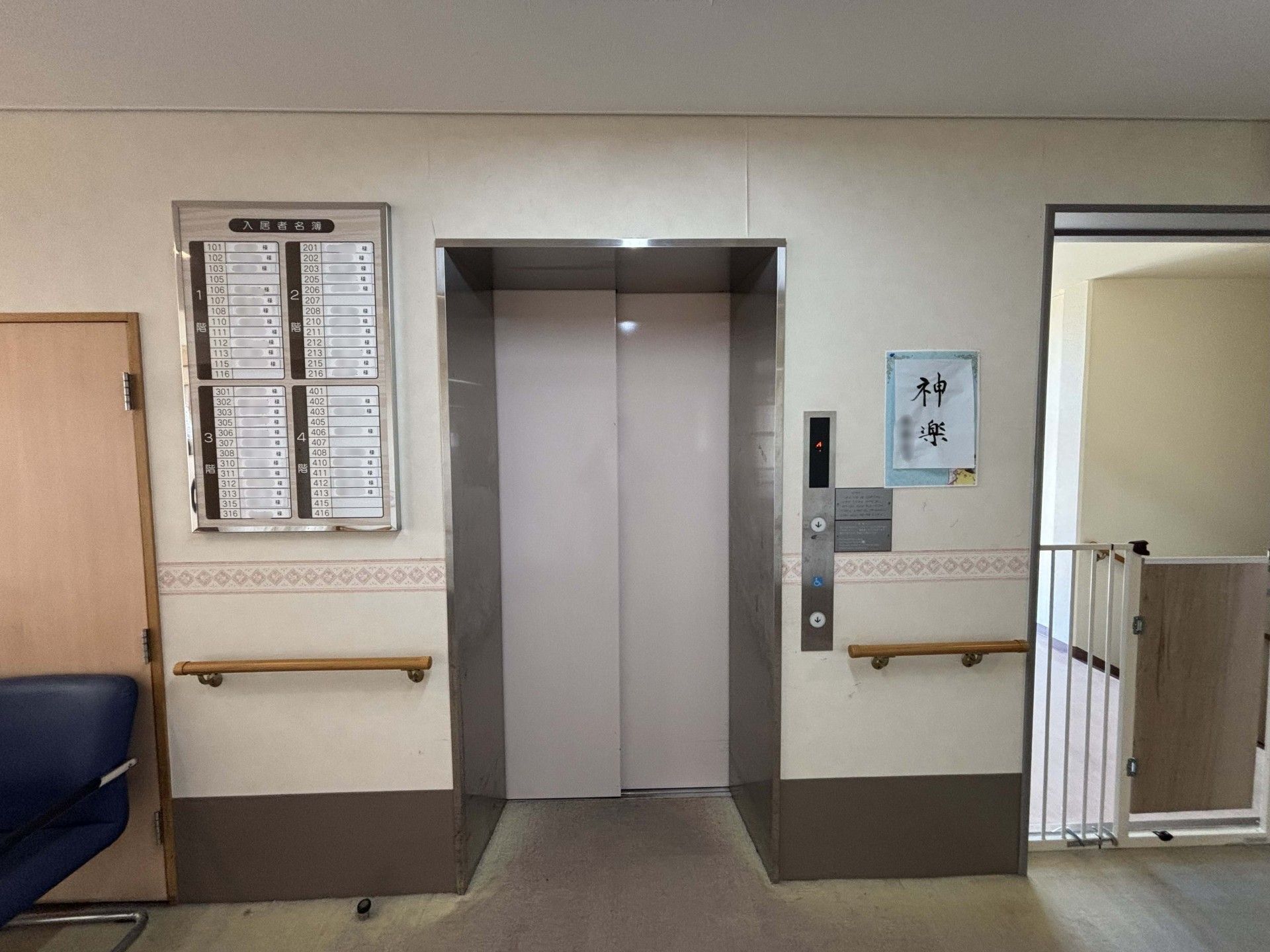 エレベーター前の廊下