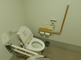 バリアフリー設計のトイレ空間