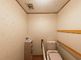 バリアフリー設計のトイレ空間