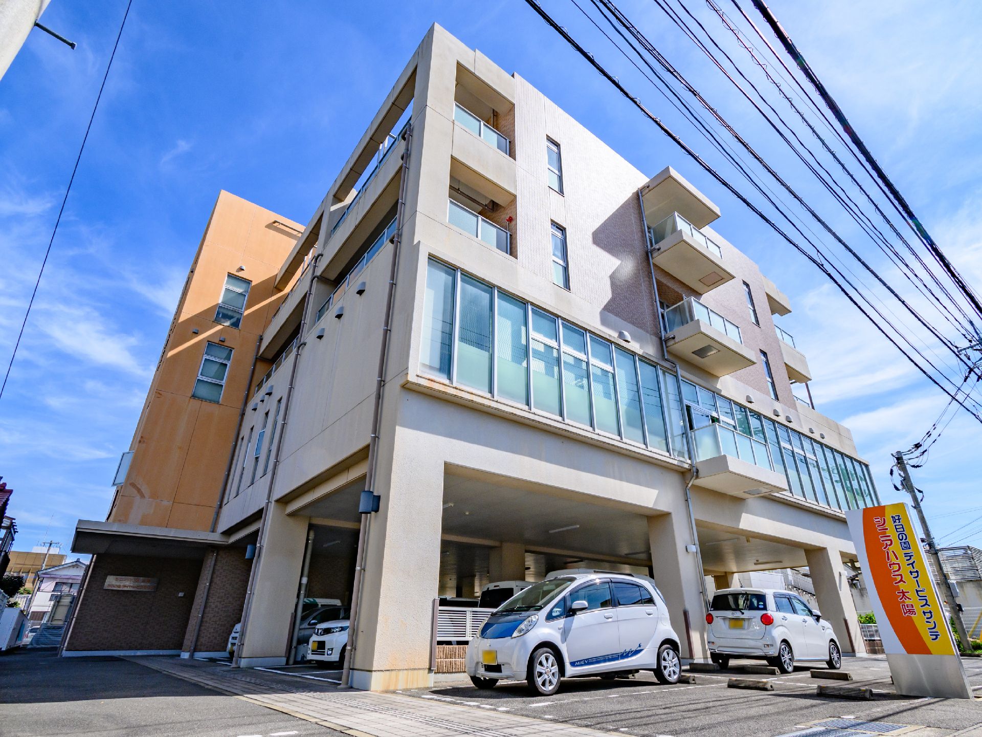 マンションのような外見をしている介護施設の外観