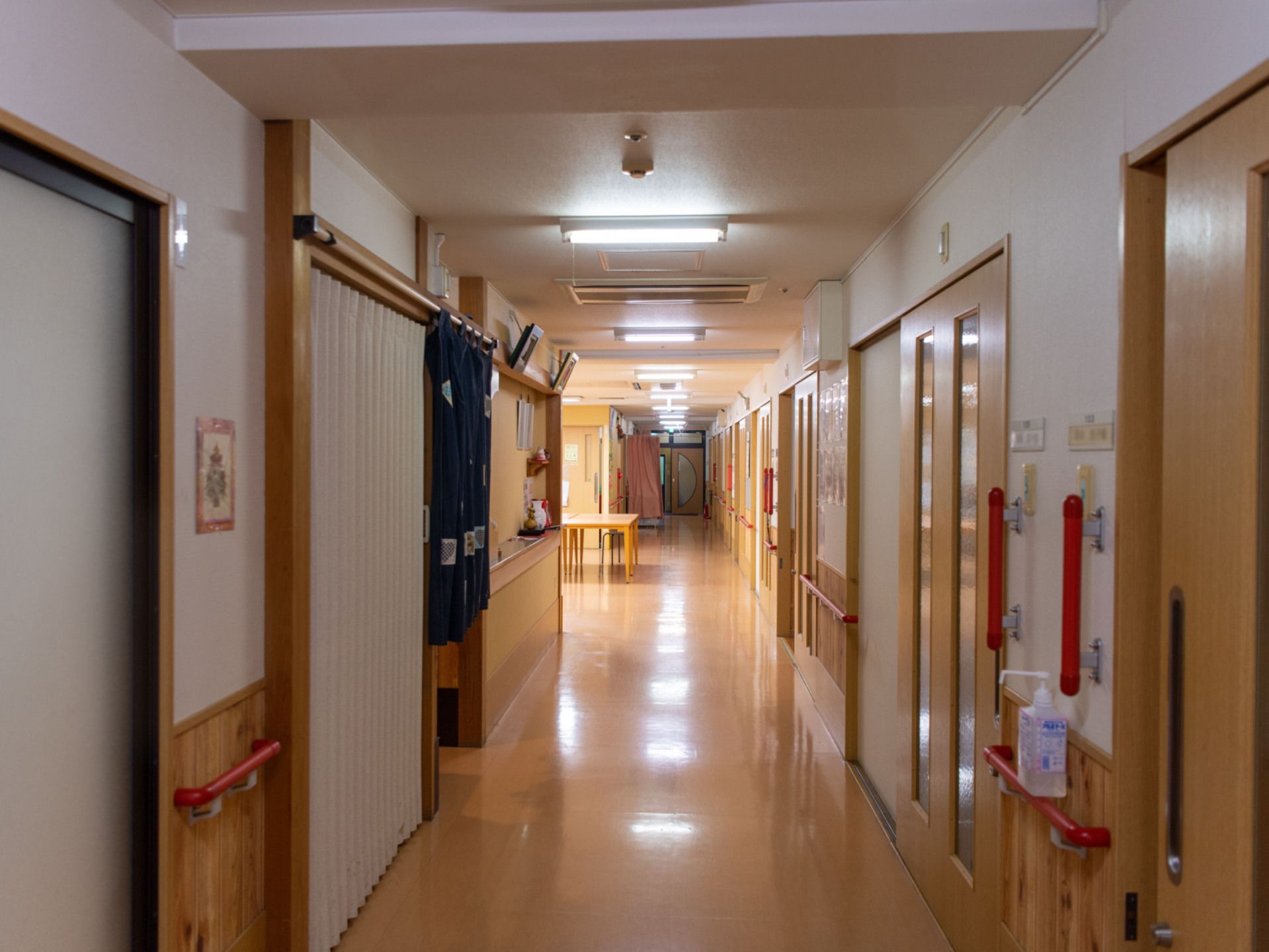 掴まりながら移動できる手すり