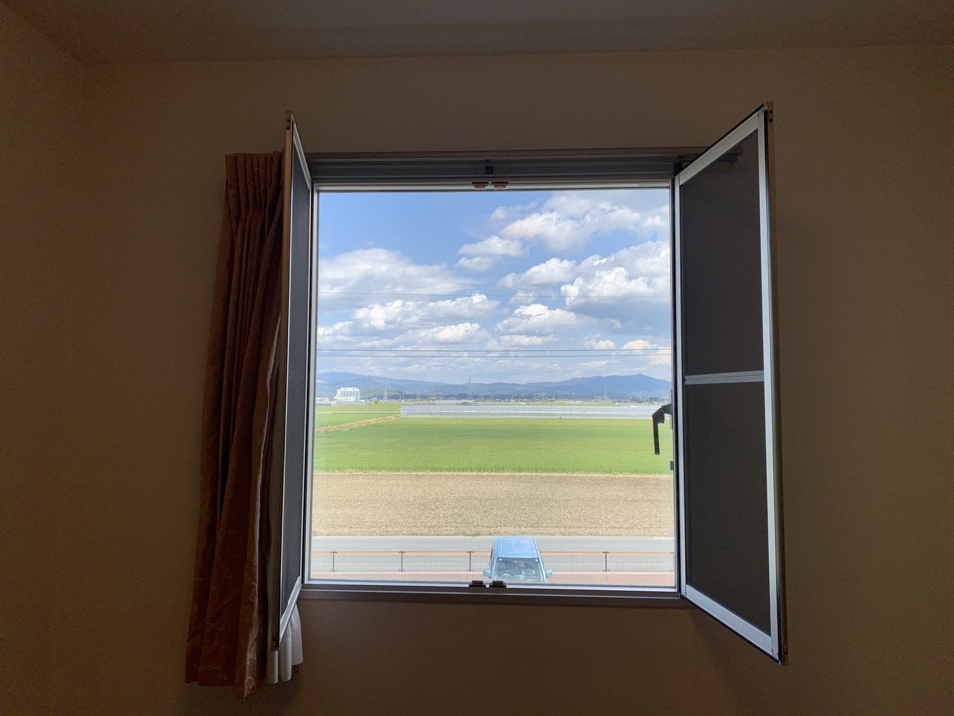 窓からのどかな風景
