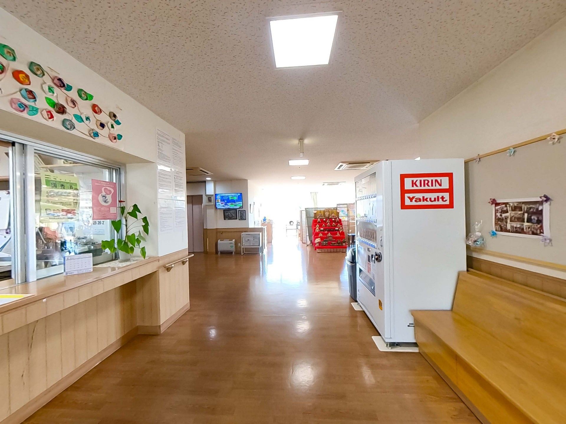 自動販売機と廊下