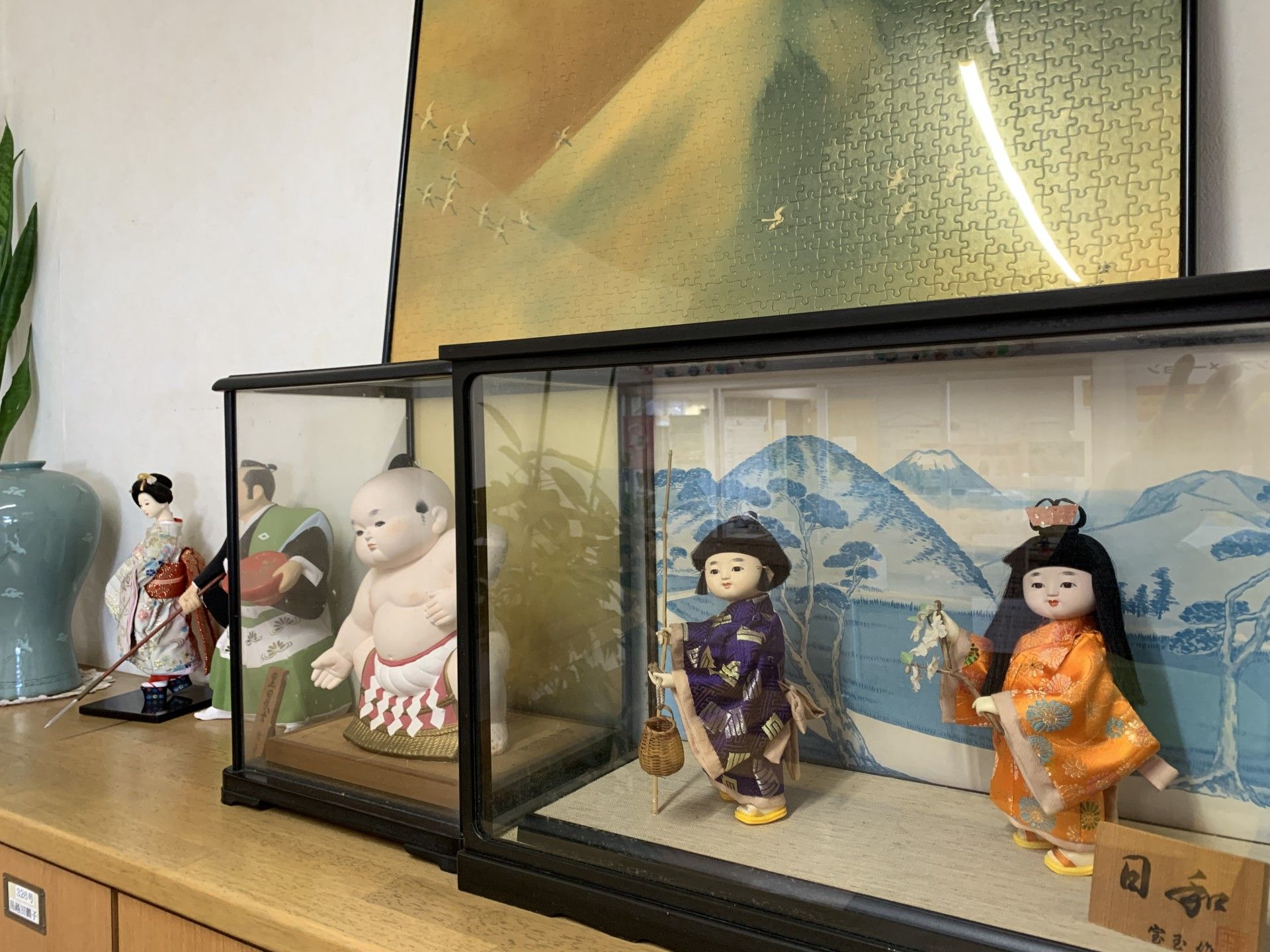 和風人形の展示棚