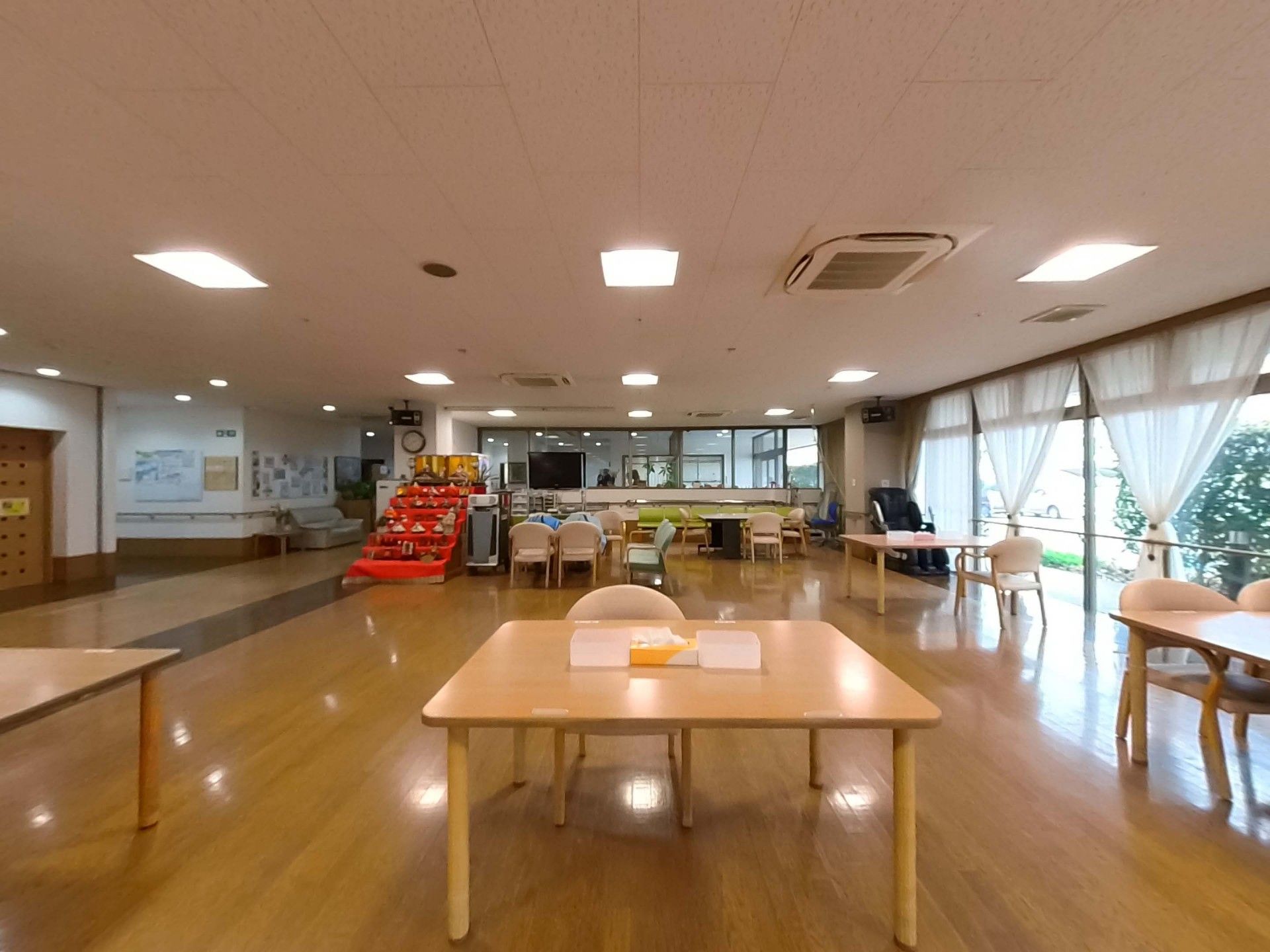 ご入居者様を見守るスタッフ