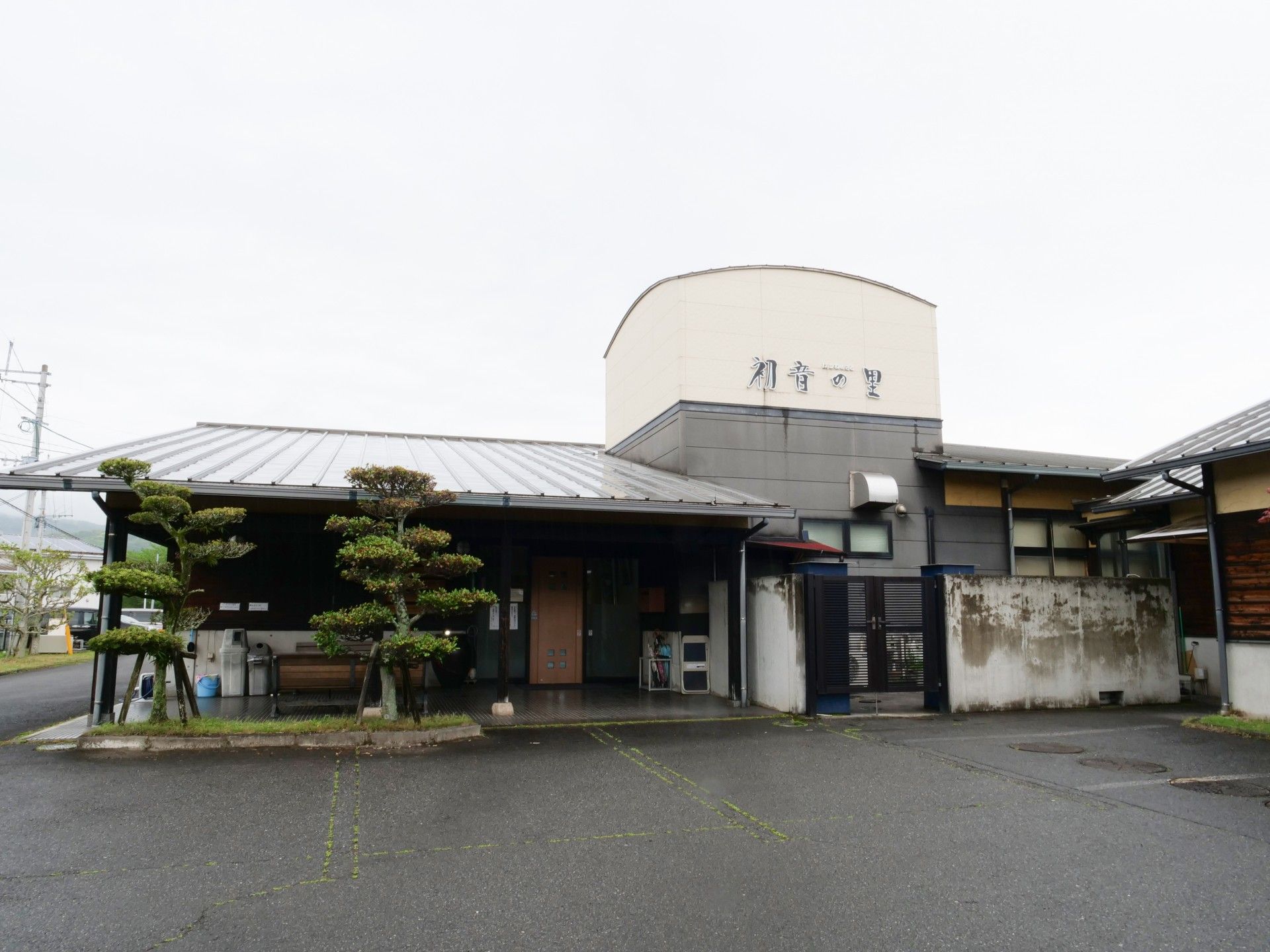 ゆったりとした玄関前