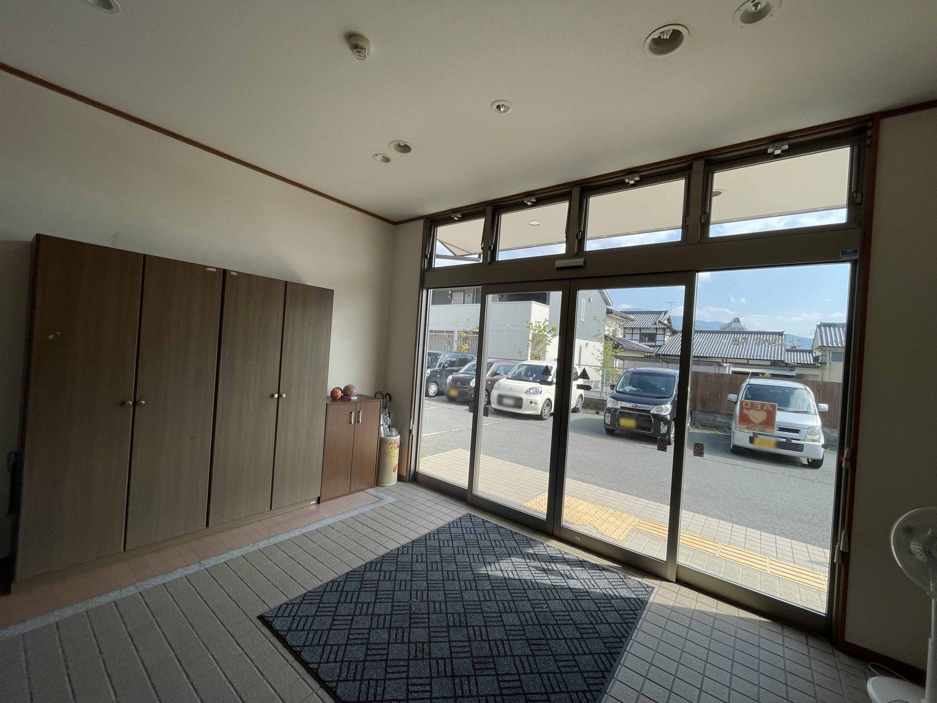 広い玄関スペース