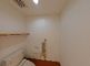 明るい個室とトイレの空間