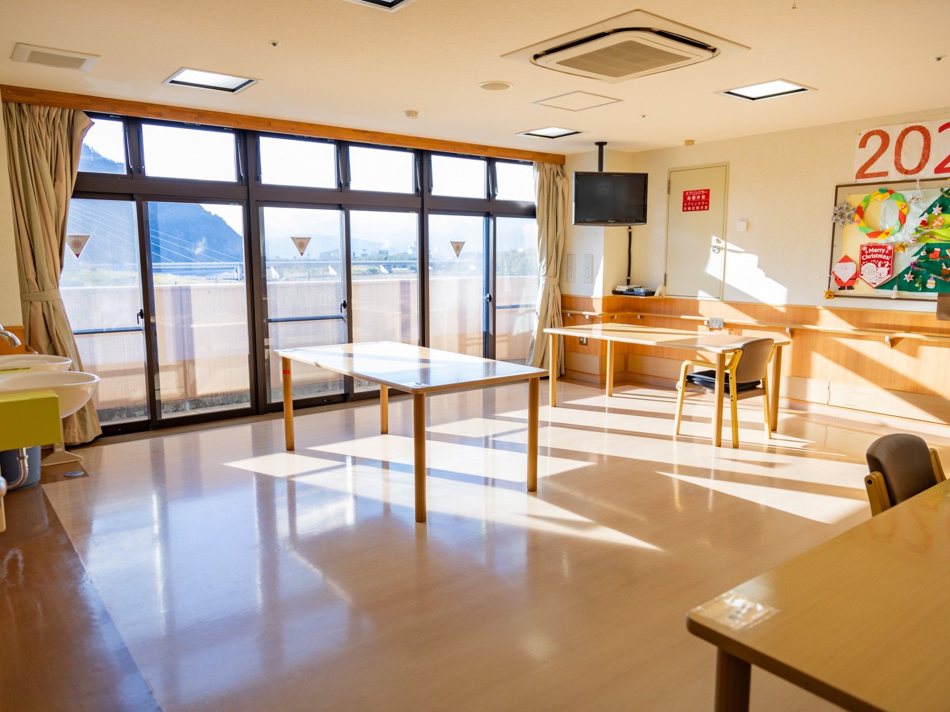 日差しが差し込む部屋