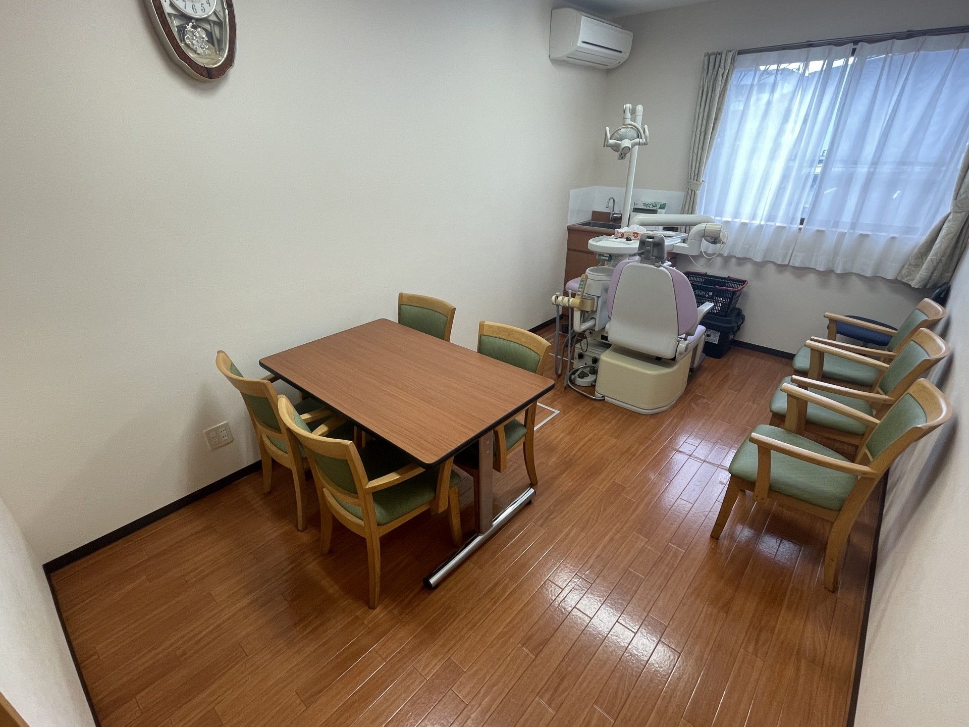 歯科検診台がある部屋