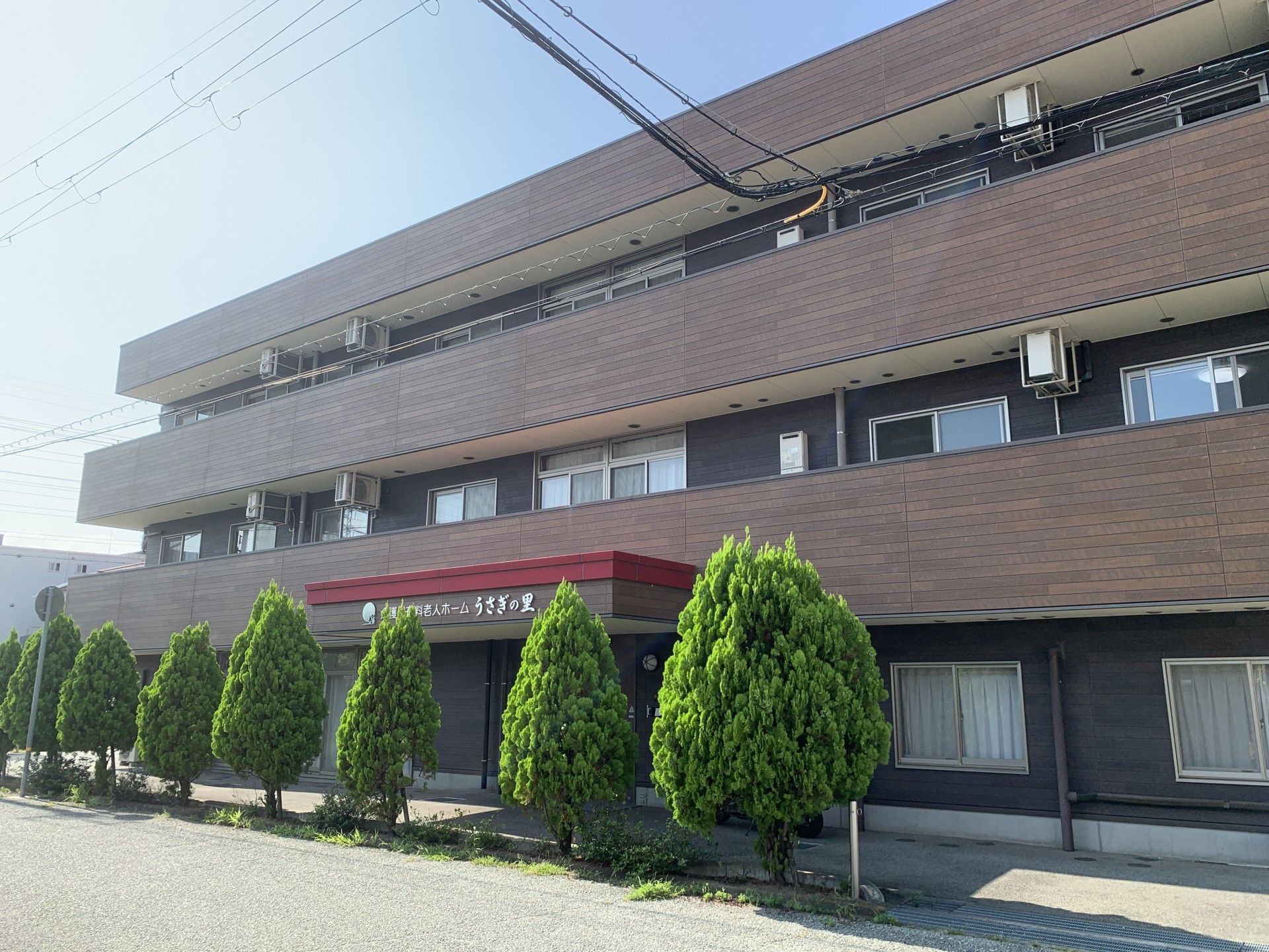 多階層の建物外観