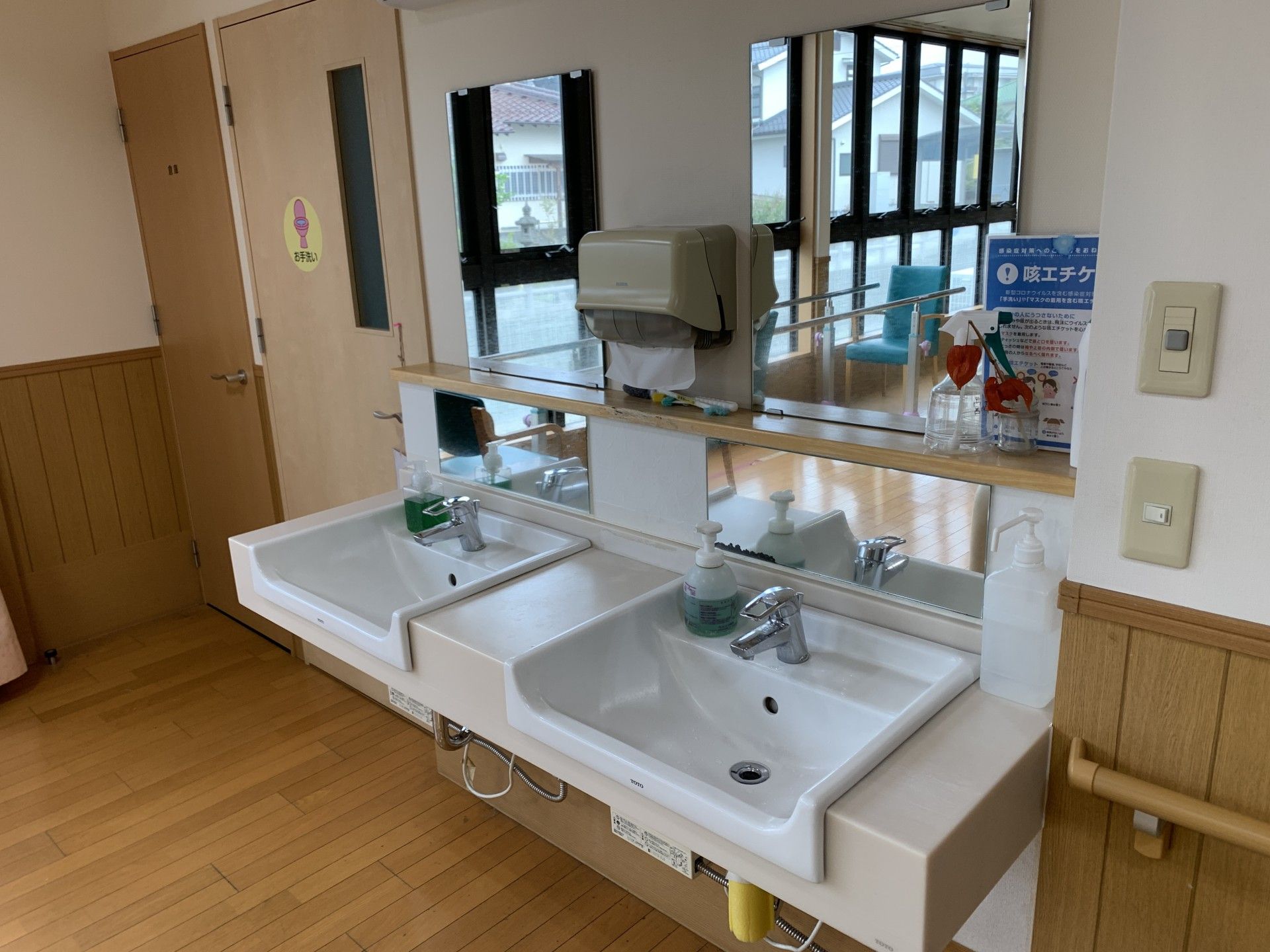 清潔な洗面台のある場所