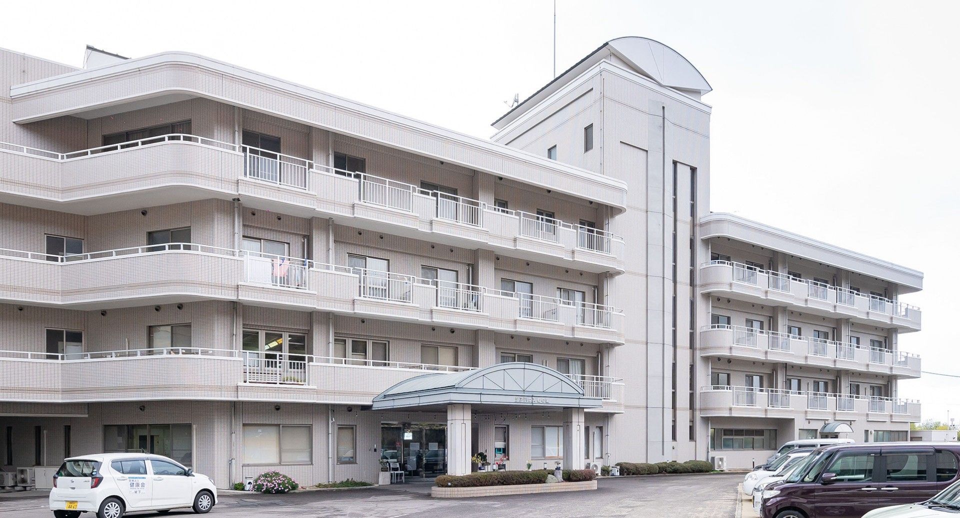 ゆったりとした建物の外観