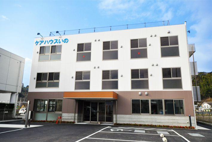 新しい建物の正面入口
