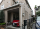 静かな住宅街の外観