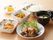 和風ハンバーグにお吸い物、ご飯や煮物が並んでいる。