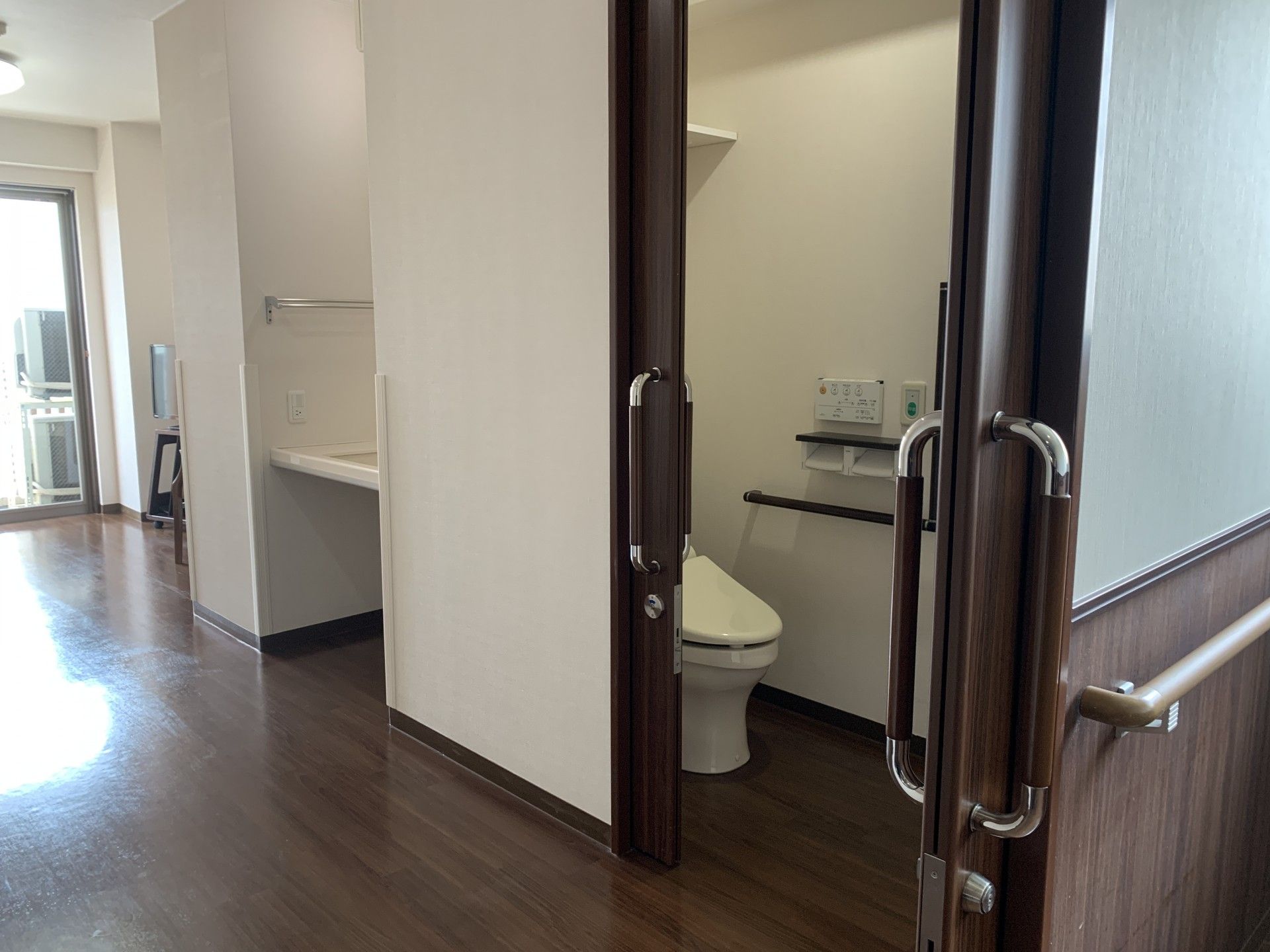 バリアフリーのトイレ空間