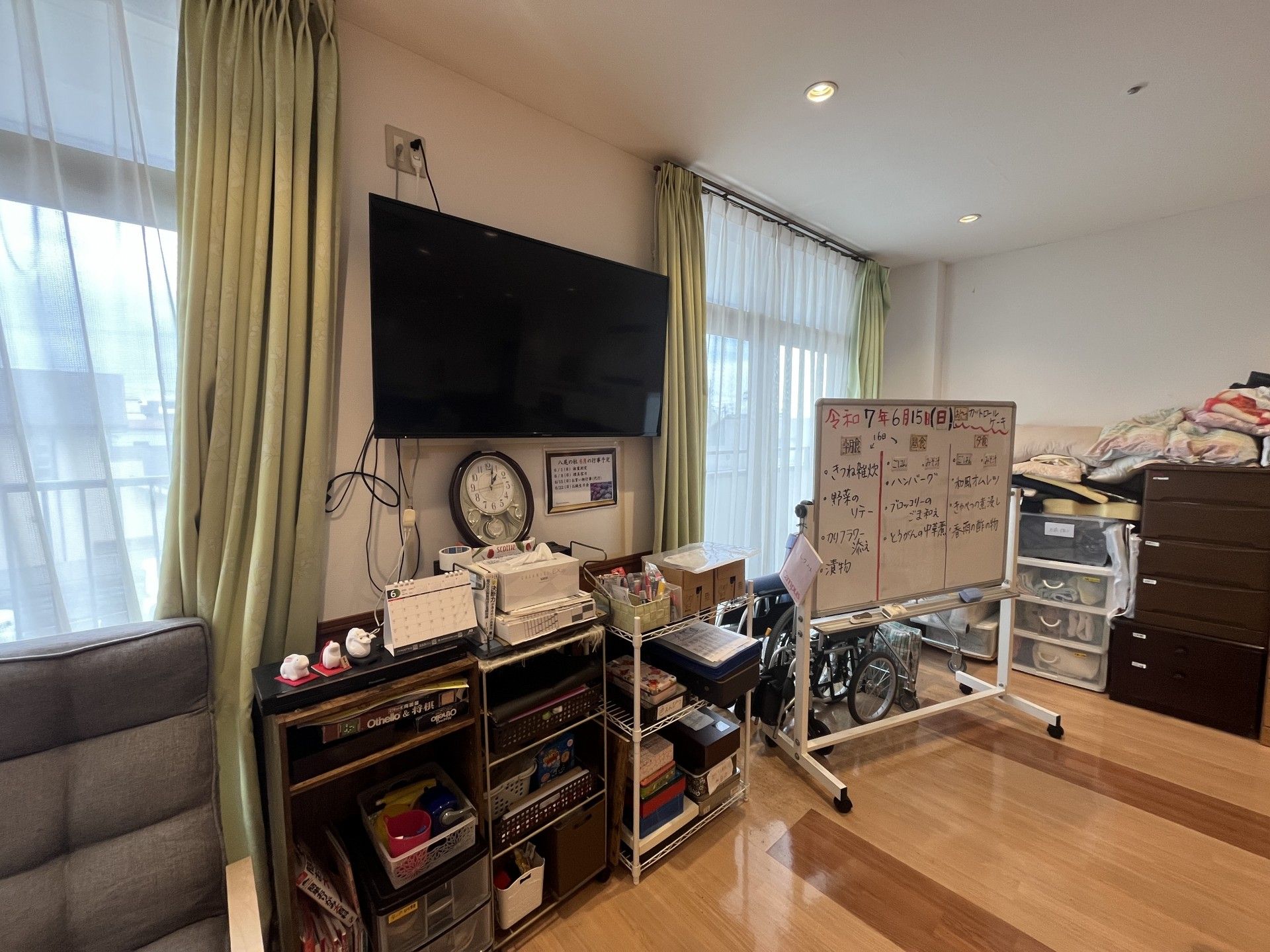 活動予定が書かれたホワイトボード