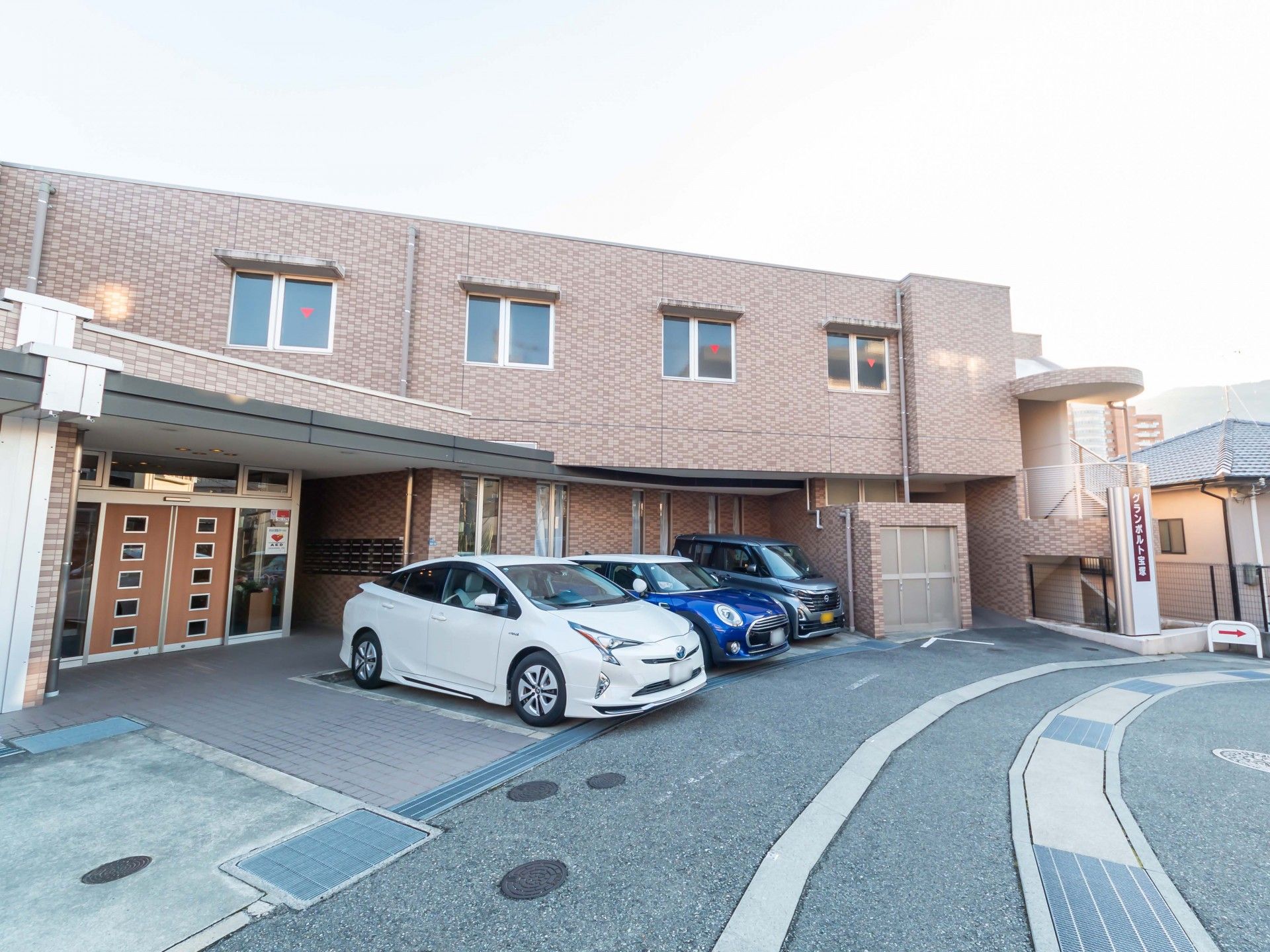 エントランス前の駐車場