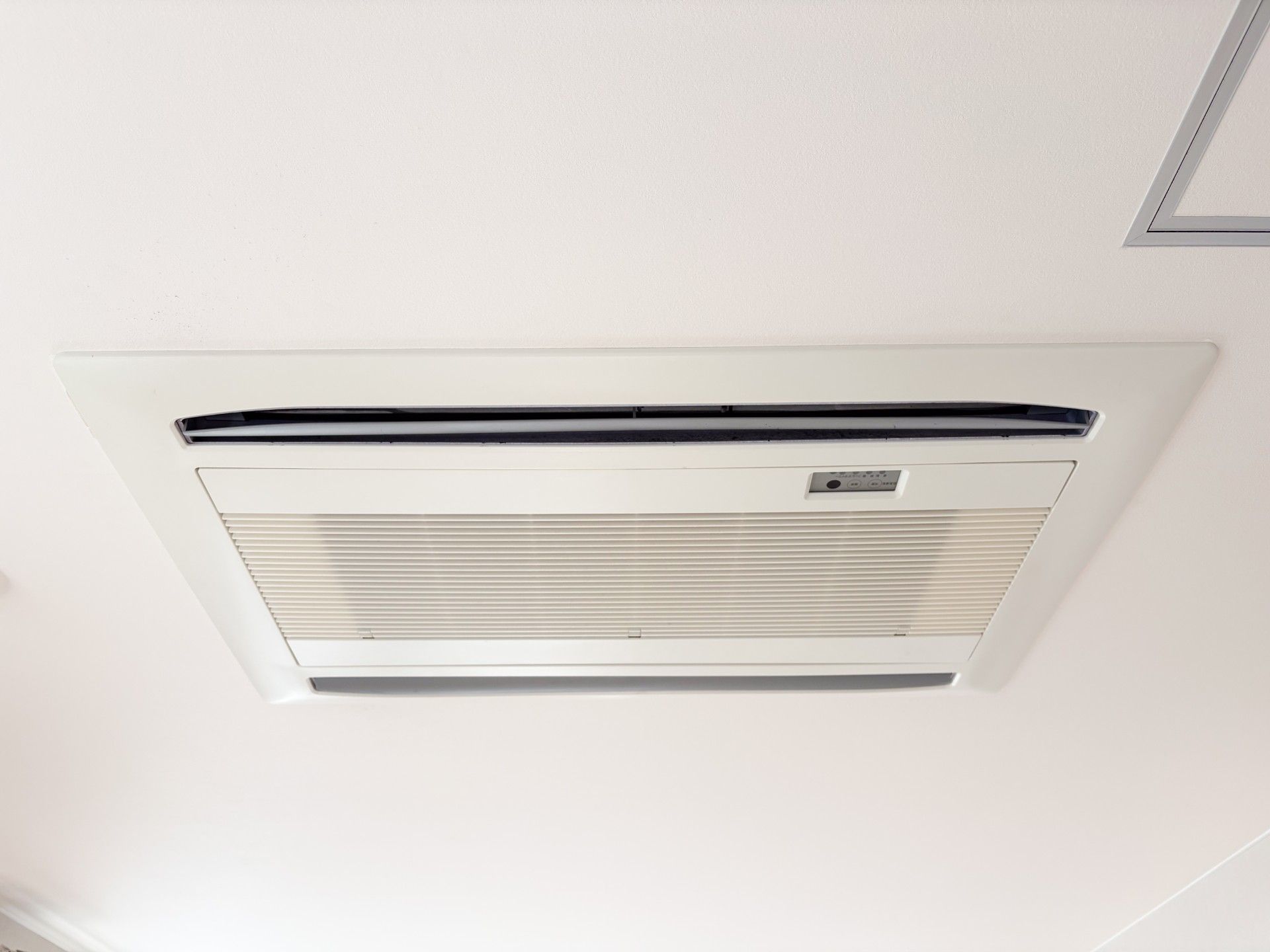 天井の空調設備